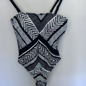Kenneth Cole One Piece Geometric Swimsuit Size L